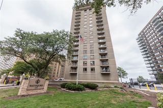 12500 Edgewater Drive 303, Lakewood, OH 44107