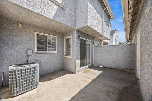 174 W Walnut B, Rialto, CA 92376