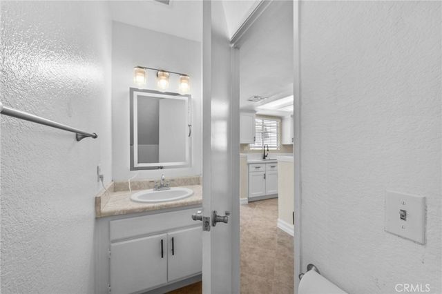 174 W Walnut B, Rialto, CA 92376