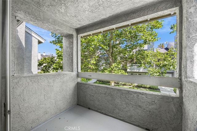 174 W Walnut B, Rialto, CA 92376