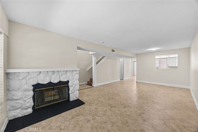 174 W Walnut B, Rialto, CA 92376