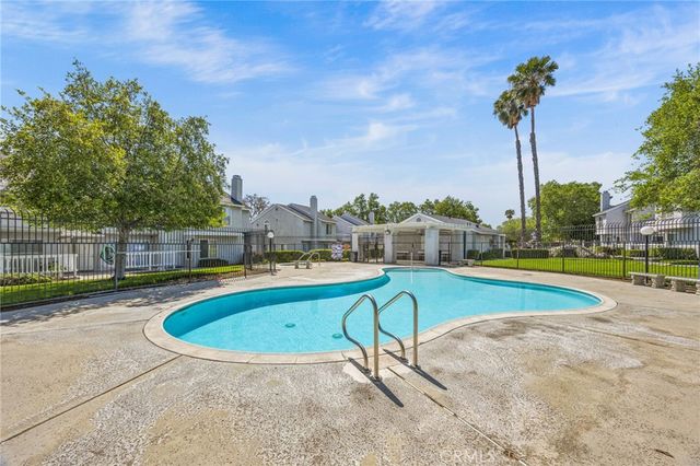 174 W Walnut B, Rialto, CA 92376