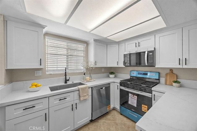 174 W Walnut B, Rialto, CA 92376