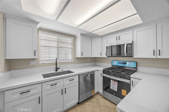 174 W Walnut B, Rialto, CA 92376
