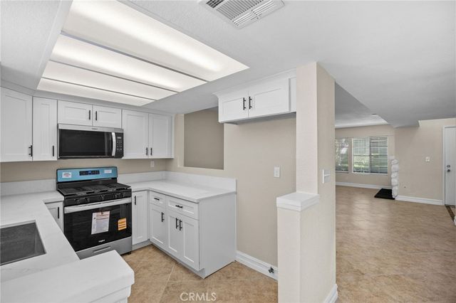 174 W Walnut B, Rialto, CA 92376