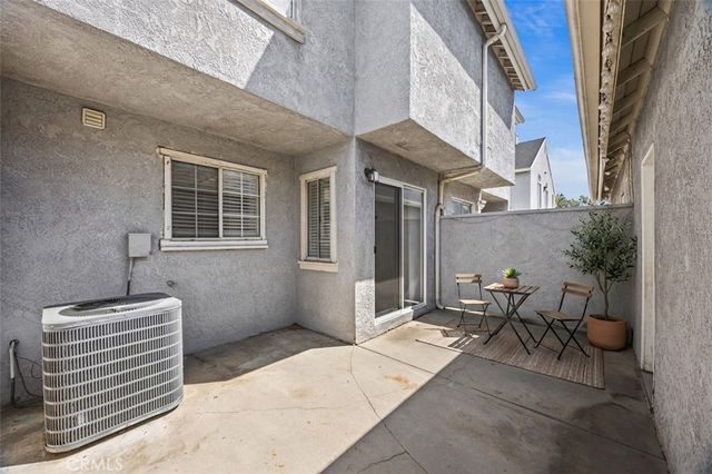 174 W Walnut B, Rialto, CA 92376