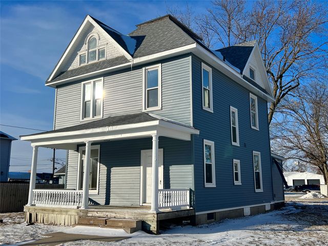 412 S 2nd Avenue E, Newton, IA 50208