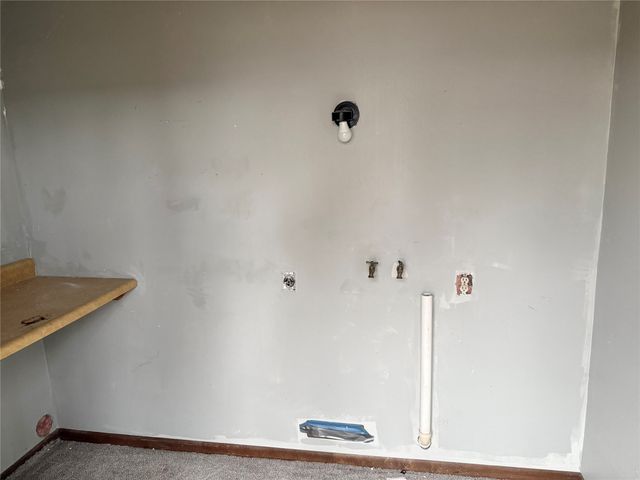 412 S 2nd Avenue E, Newton, IA 50208