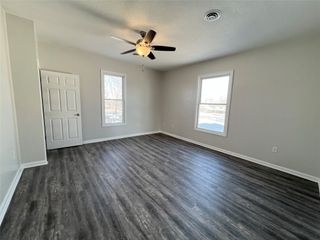 412 S 2nd Avenue E, Newton, IA 50208