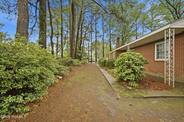 1130 N Road Street, Elizabeth City, NC 27909