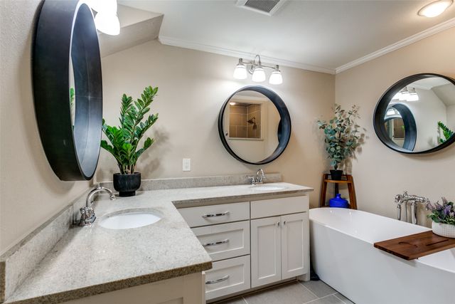 318 Ruth Street, Grapevine, TX 76051