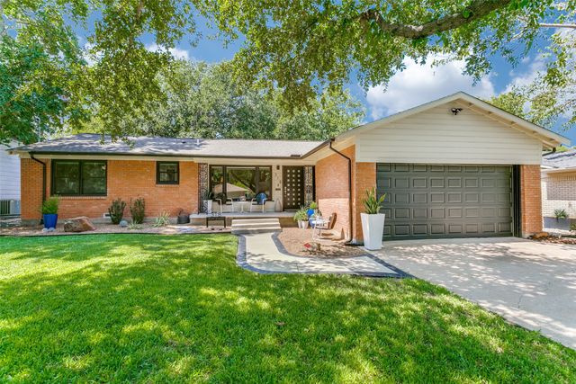 318 Ruth Street, Grapevine, TX 76051