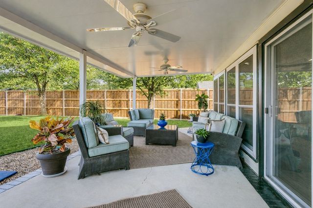 318 Ruth Street, Grapevine, TX 76051