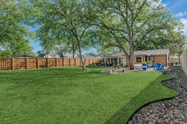 318 Ruth Street, Grapevine, TX 76051