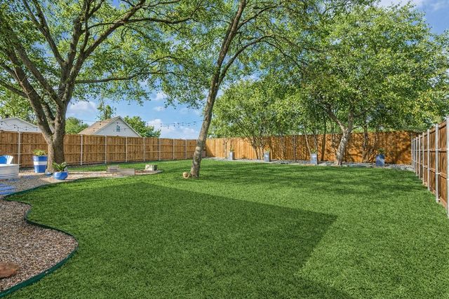 318 Ruth Street, Grapevine, TX 76051