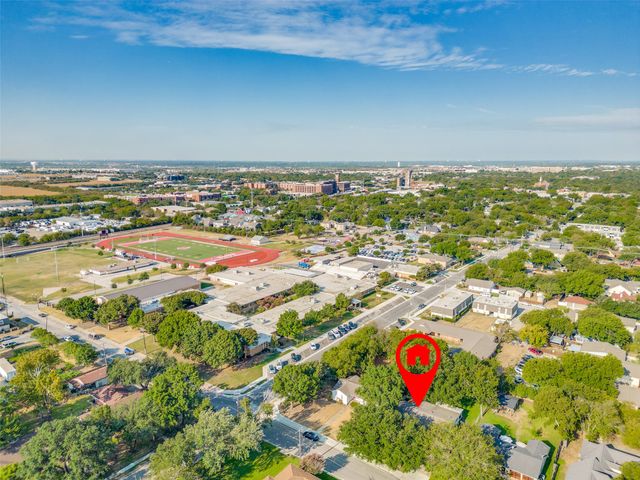 318 Ruth Street, Grapevine, TX 76051