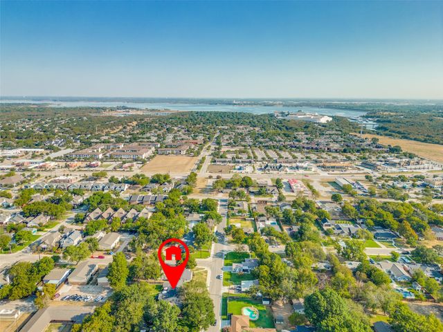 318 Ruth Street, Grapevine, TX 76051