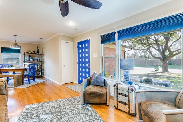 318 Ruth Street, Grapevine, TX 76051