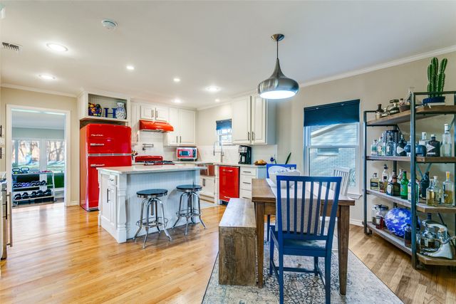 318 Ruth Street, Grapevine, TX 76051