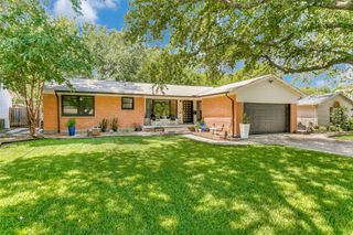 318 Ruth Street, Grapevine, TX 76051