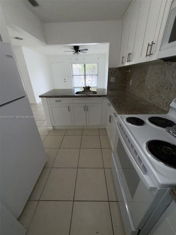 15324 SW 72nd Street 12-21, Miami, FL 33193