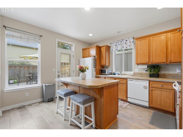 17473 Se RESERVE Loop, Milwaukie, OR 97267