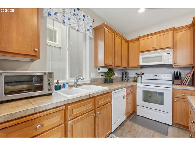 17473 Se RESERVE Loop, Milwaukie, OR 97267