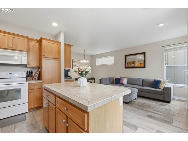 17473 Se RESERVE Loop, Milwaukie, OR 97267