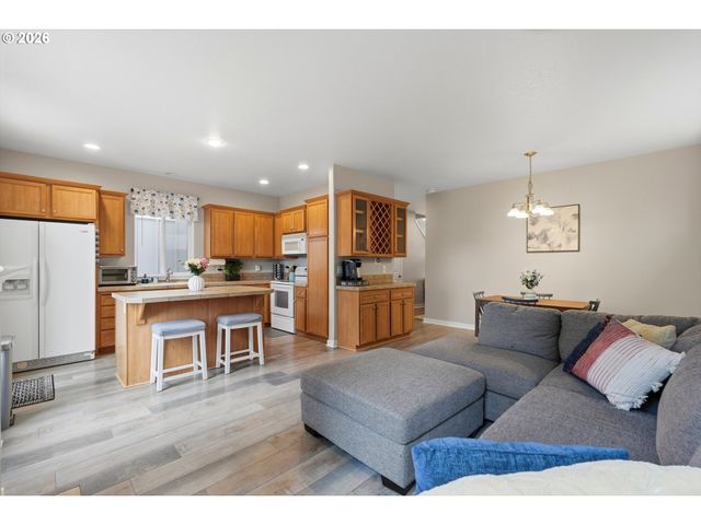 17473 Se RESERVE Loop, Milwaukie, OR 97267