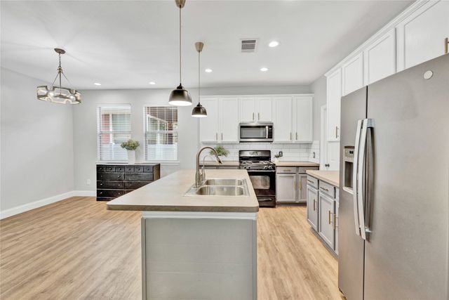 1208 Spanish Moss Drive, Savannah, TX 76227