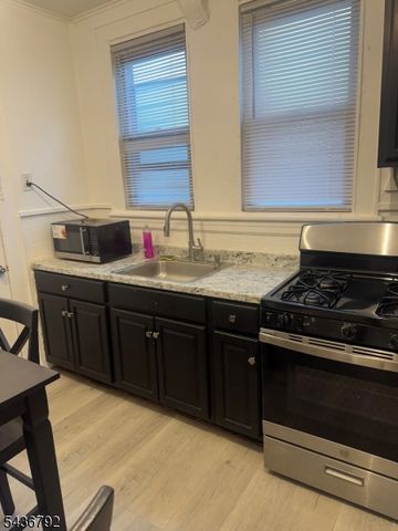 73 2nd St, Newark City, NJ 07107