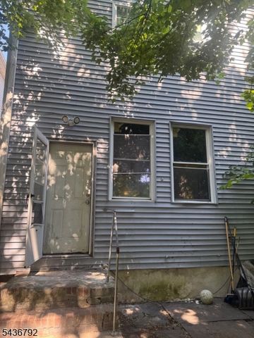 73 2nd St, Newark City, NJ 07107