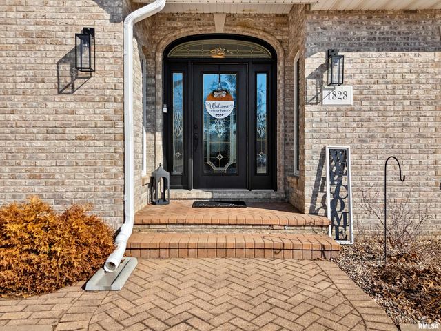 1828 WINGED FOOT Drive, Pekin, IL 61554