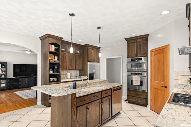 1828 WINGED FOOT Drive, Pekin, IL 61554