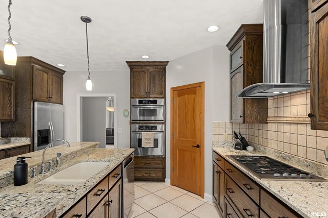 1828 WINGED FOOT Drive, Pekin, IL 61554