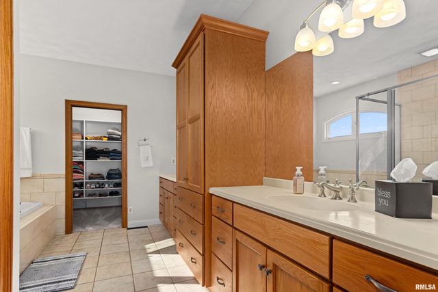 1828 WINGED FOOT Drive, Pekin, IL 61554