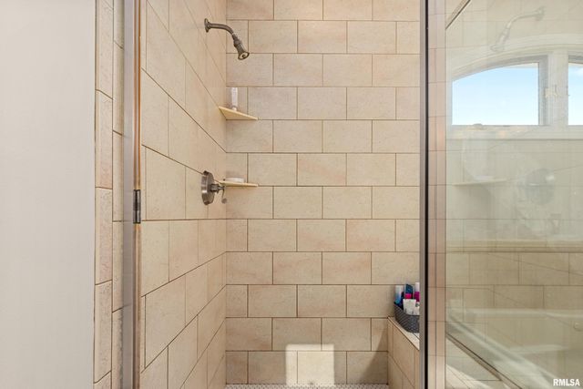 1828 WINGED FOOT Drive, Pekin, IL 61554