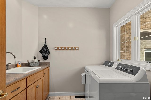 1828 WINGED FOOT Drive, Pekin, IL 61554