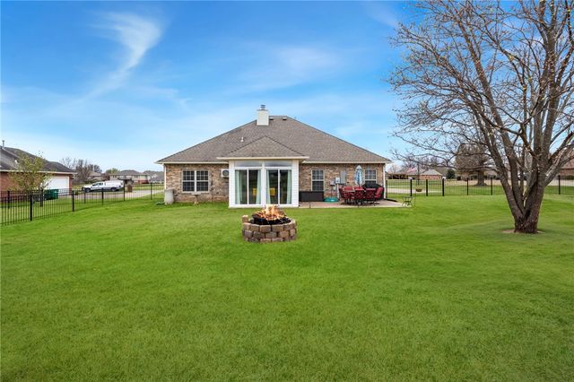 12208 Riviera Place, Farmington, AR 72730