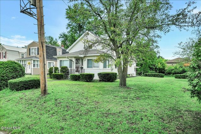 3 Hackett Avenue, Colonie, NY 12205