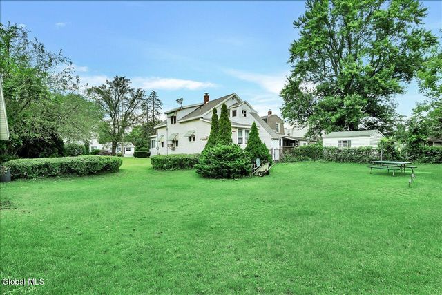 3 Hackett Avenue, Colonie, NY 12205