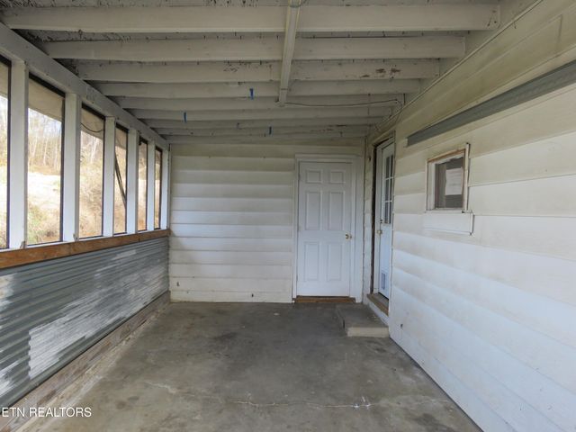 4330 Fulton Rd, Corryton, TN 37721