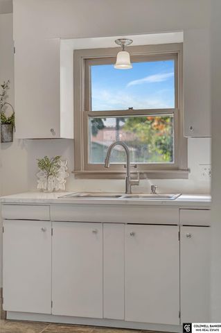 5125 GREENWOOD Street, Lincoln, NE 68504