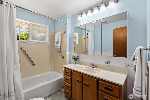 426 4th Avenue SE, Pacific, WA 98047