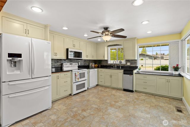 426 4th Avenue SE, Pacific, WA 98047