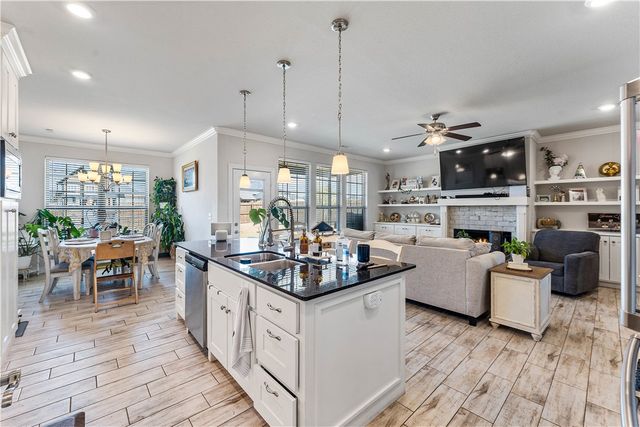 1020 E Skyline Loop, Centerton, AR 72719