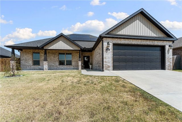 1020 E Skyline Loop, Centerton, AR 72719
