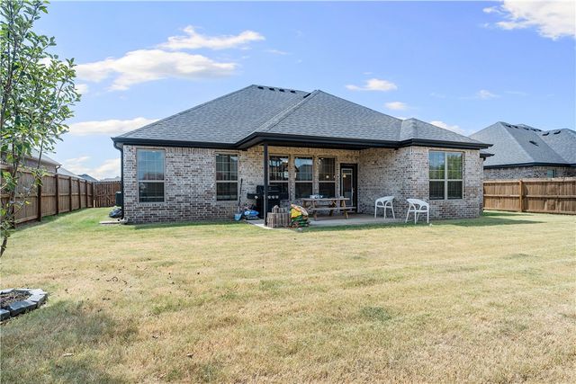 1020 E Skyline Loop, Centerton, AR 72719