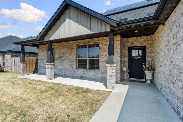 1020 E Skyline Loop, Centerton, AR 72719