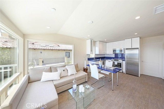 376 Cliff Drive E, Laguna Beach, CA 92651